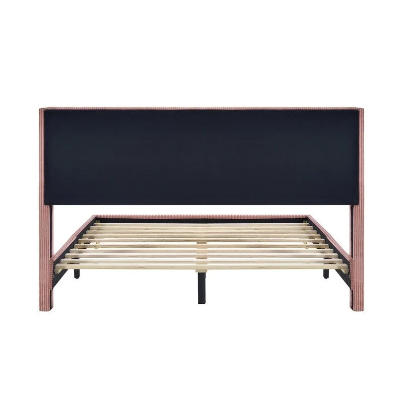 Lit plateforme élégant en bois tapissé avec tête de lit capitonnée