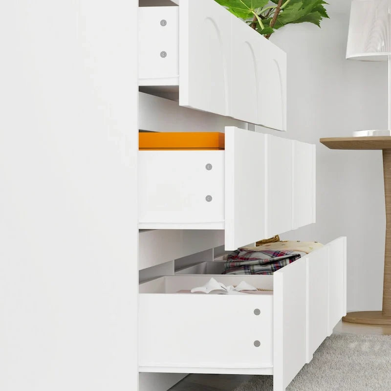 Commode blanche à 9 tiroirs au design moderne et dotée de dispositifs de sécurité